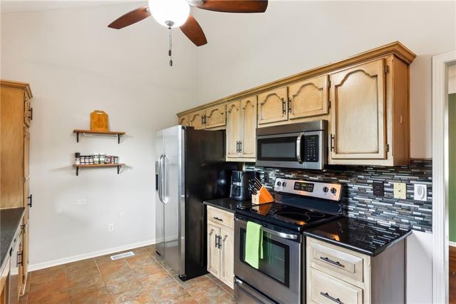 929 NW 63rd Street, Kansas City, MO 64118