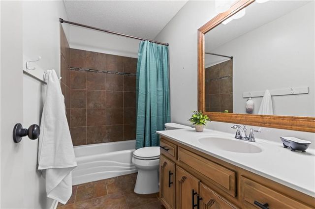 929 NW 63rd Street, Kansas City, MO 64118