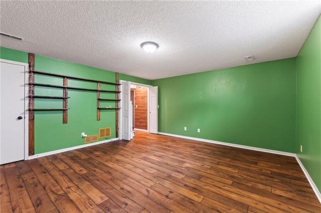 929 NW 63rd Street, Kansas City, MO 64118