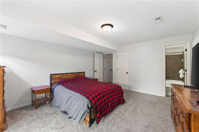 929 NW 63rd Street, Kansas City, MO 64118