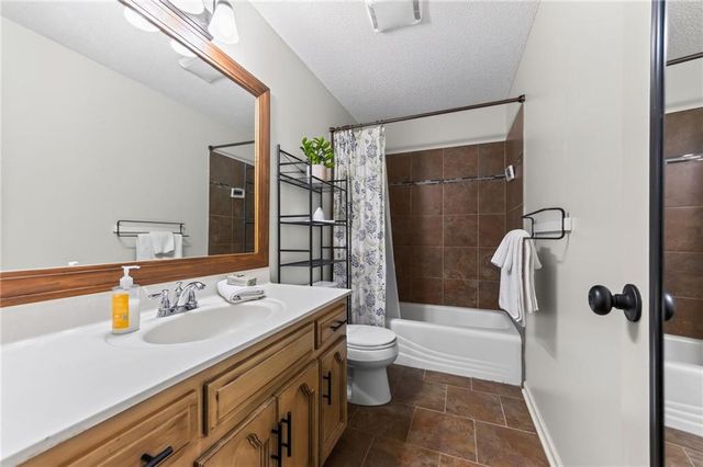 929 NW 63rd Street, Kansas City, MO 64118