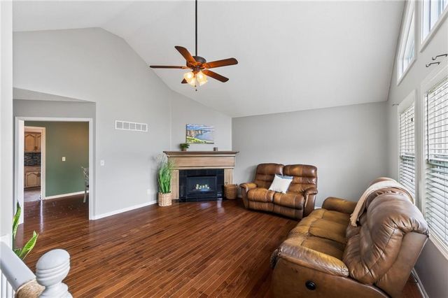 929 NW 63rd Street, Kansas City, MO 64118