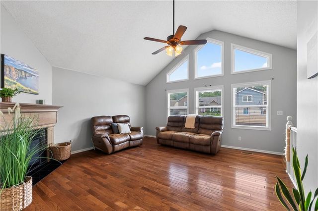 929 NW 63rd Street, Kansas City, MO 64118