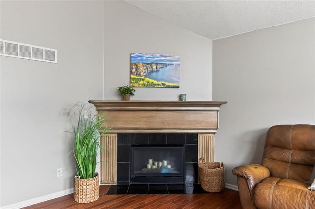 929 NW 63rd Street, Kansas City, MO 64118