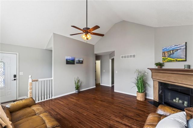 929 NW 63rd Street, Kansas City, MO 64118