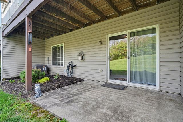 512 Shadow Ridge Drive, Highland Heights, KY 41076