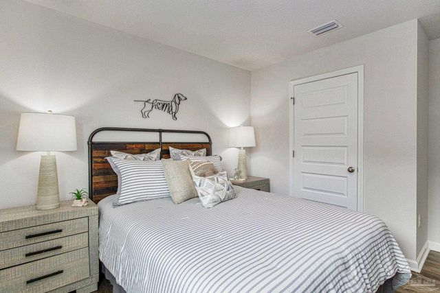 6477 Firefly Dr, Milton, FL 32583