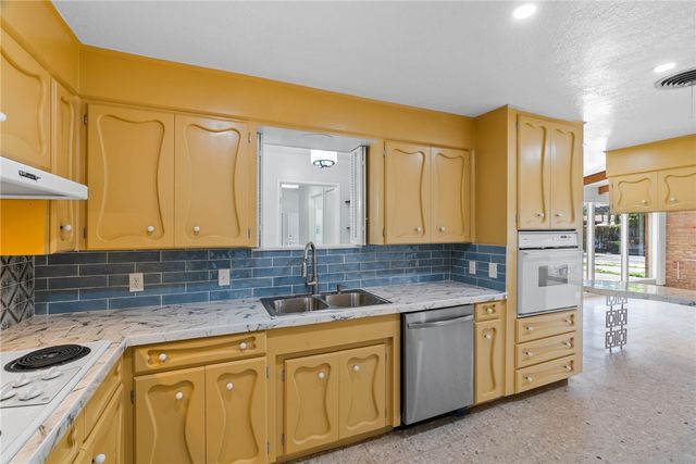 3445 Floyd St, Corpus Christi, TX 78411