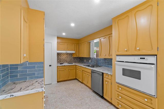 3445 Floyd St, Corpus Christi, TX 78411