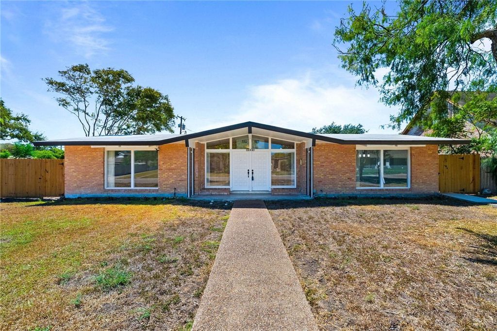 3445 Floyd St, Corpus Christi, TX 78411