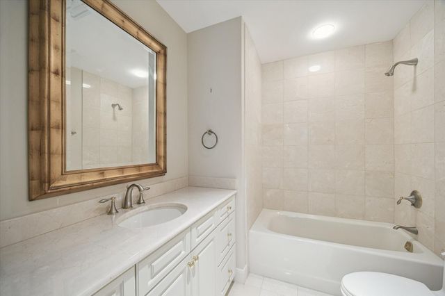 1100 Uptown Park Boulevard 23, Houston, TX 77056