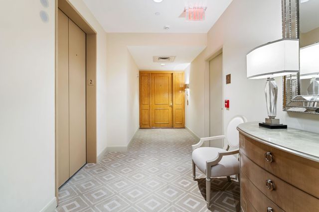 1100 Uptown Park Boulevard 23, Houston, TX 77056