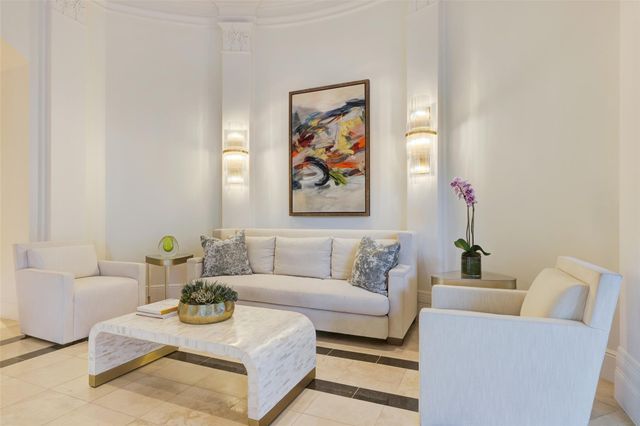 1100 Uptown Park Boulevard 23, Houston, TX 77056