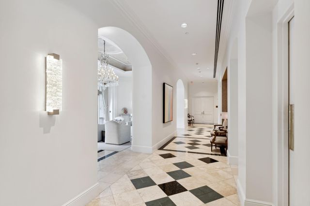 1100 Uptown Park Boulevard 23, Houston, TX 77056