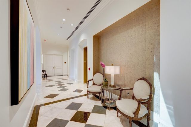 1100 Uptown Park Boulevard 23, Houston, TX 77056