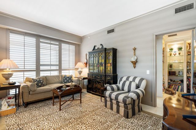 1100 Uptown Park Boulevard 23, Houston, TX 77056