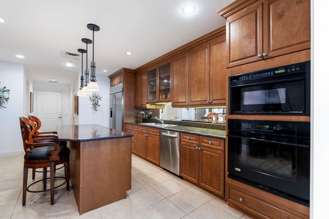 1100 Uptown Park Boulevard 23, Houston, TX 77056