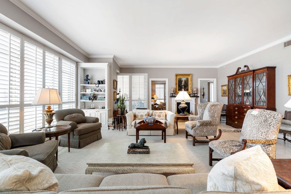 1100 Uptown Park Boulevard 23, Houston, TX 77056