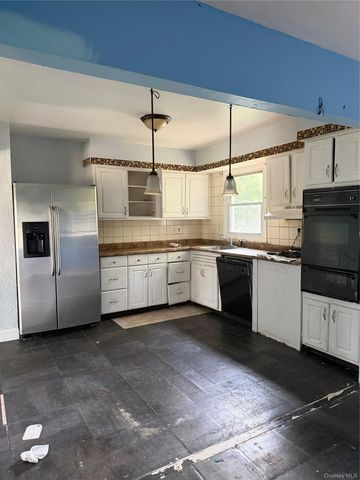 109 Berkeley Avenue, Selden, NY 11784
