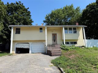 109 Berkeley Avenue, Selden, NY 11784