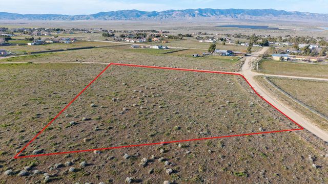 252 Eaglefall Avenue, Fairmont, CA 93536