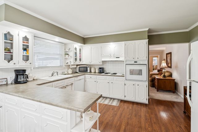 126 Oak Hill Dr, Lebanon, TN 37087