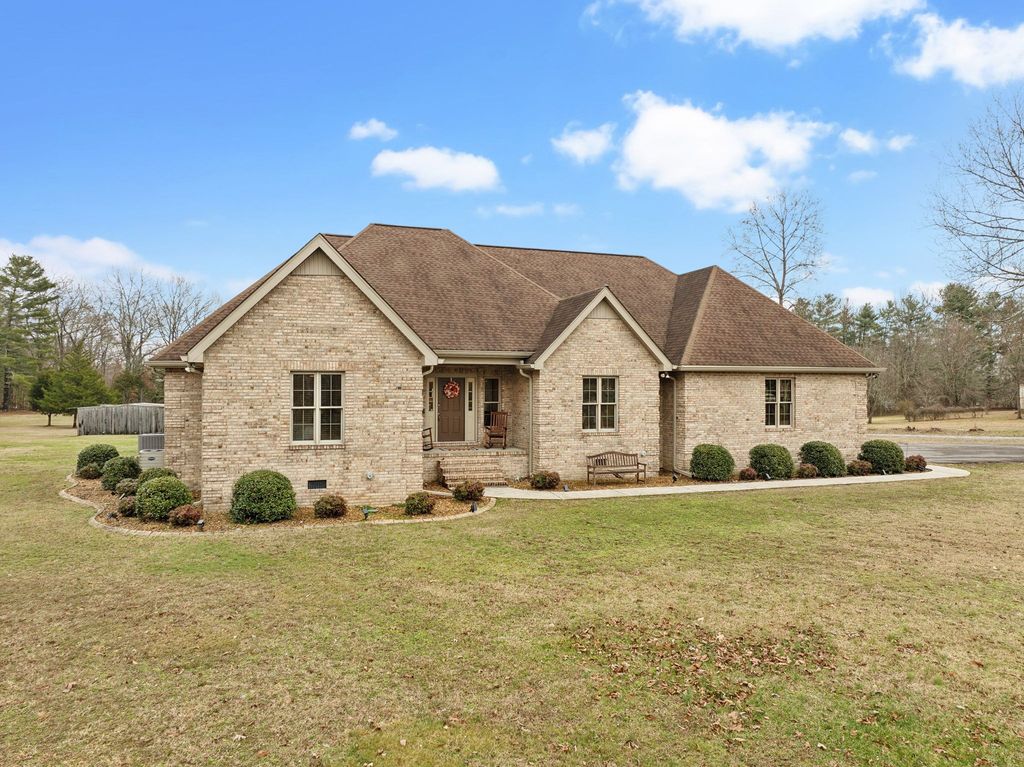 290 Parkway Rd, Tullahoma, TN 37388