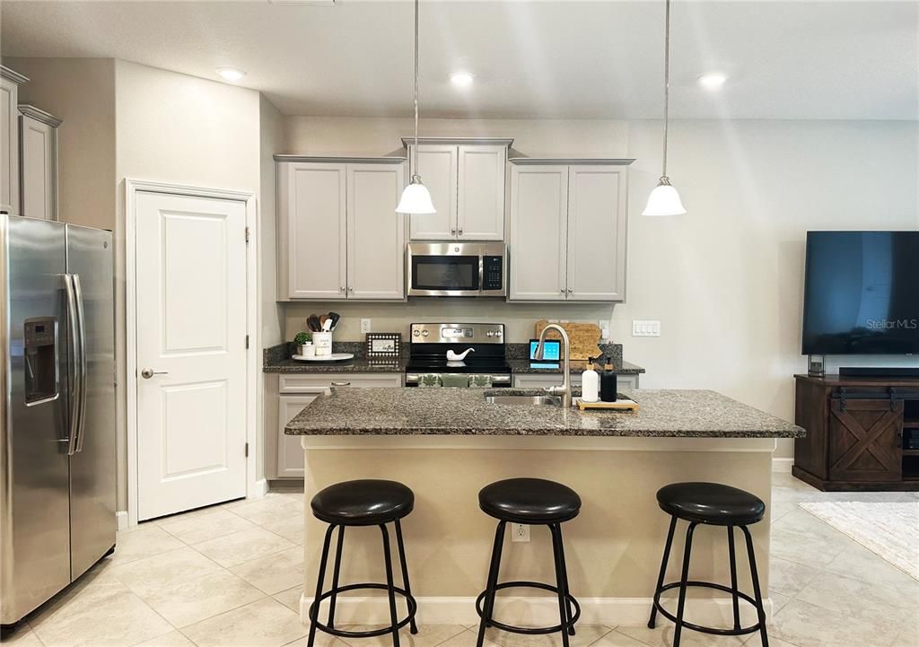 Image 8 of property listing at 6642 ROCKY PARK STREET, Tampa, FL 33625