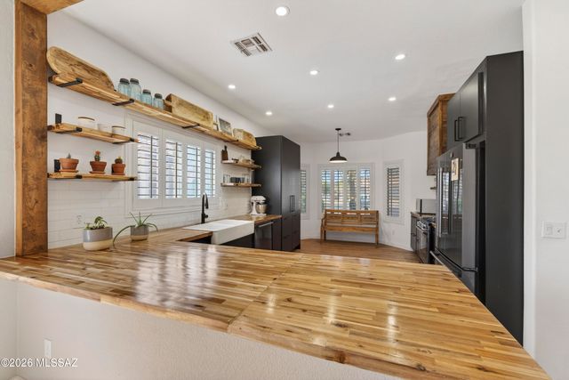 7449 W Mission View Place, Tucson, AZ 85743