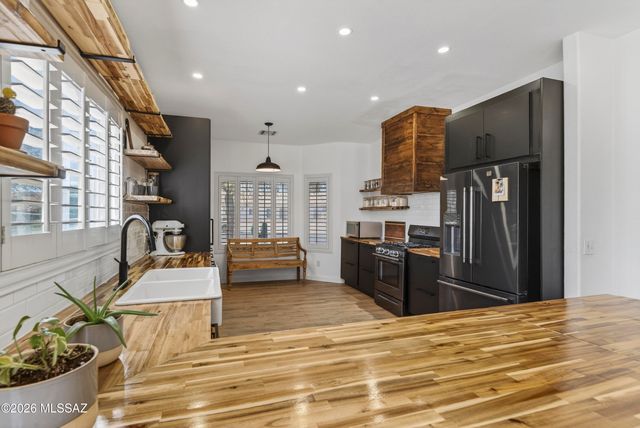 7449 W Mission View Place, Tucson, AZ 85743