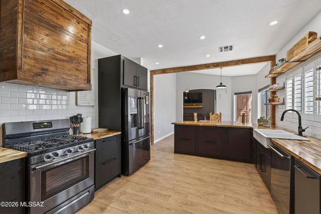 7449 W Mission View Place, Tucson, AZ 85743