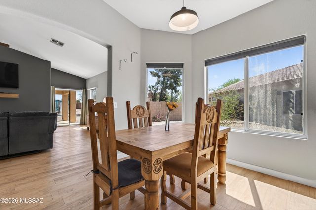 7449 W Mission View Place, Tucson, AZ 85743