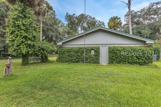 9 Palmetto Beach Dr, Bluffton, SC 29910