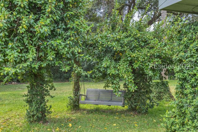 9 Palmetto Beach Dr, Bluffton, SC 29910