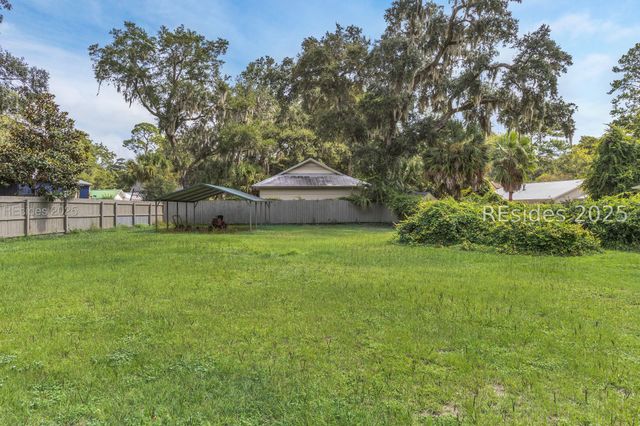 9 Palmetto Beach Dr, Bluffton, SC 29910