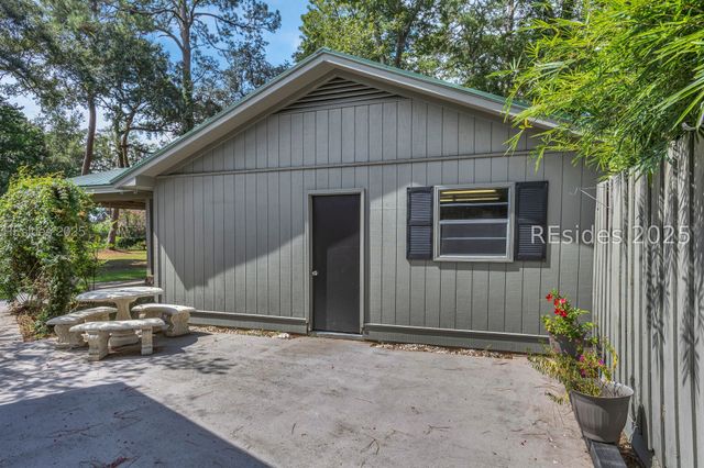 9 Palmetto Beach Dr, Bluffton, SC 29910