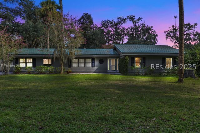 9 Palmetto Beach Dr, Bluffton, SC 29910