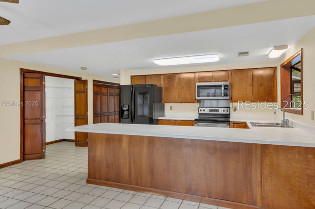 9 Palmetto Beach Dr, Bluffton, SC 29910