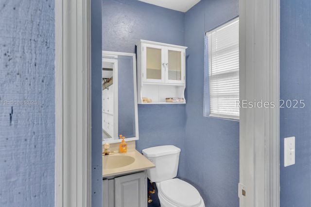 9 Palmetto Beach Dr, Bluffton, SC 29910