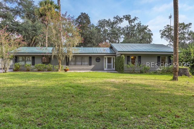 9 Palmetto Beach Dr, Bluffton, SC 29910