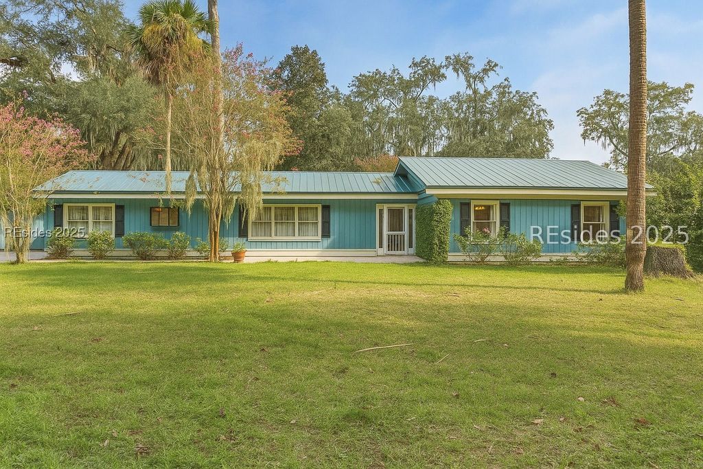 9 Palmetto Beach Dr, Bluffton, SC 29910