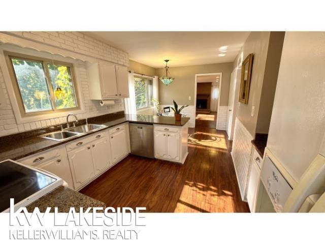 8698 Hedgeway Drive, Shelby Twp, MI 48317