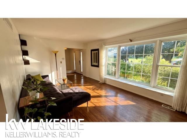 8698 Hedgeway Drive, Shelby Twp, MI 48317
