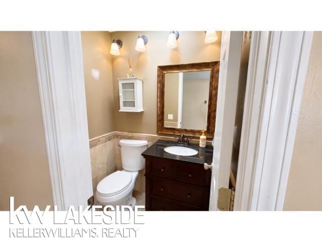 8698 Hedgeway Drive, Shelby Twp, MI 48317