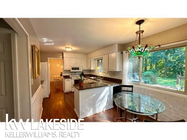 8698 Hedgeway Drive, Shelby Twp, MI 48317