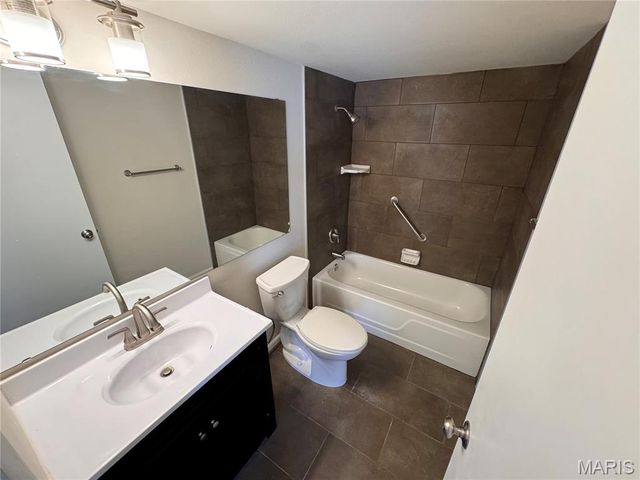 12574 Chardin Place 4, St Louis, MO 63128