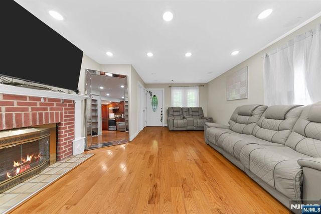 6 Hoover Road, Jefferson Township, NJ 07438