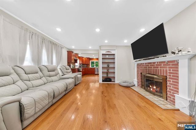 6 Hoover Road, Jefferson Township, NJ 07438