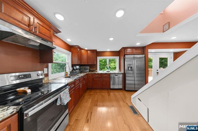 6 Hoover Road, Jefferson Township, NJ 07438