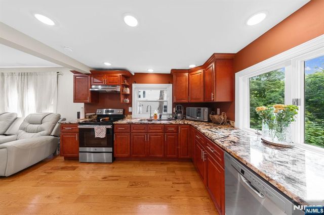 6 Hoover Road, Jefferson Township, NJ 07438